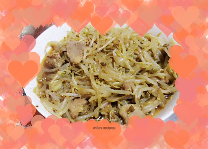 Stir-fried pork with bean sprouts
