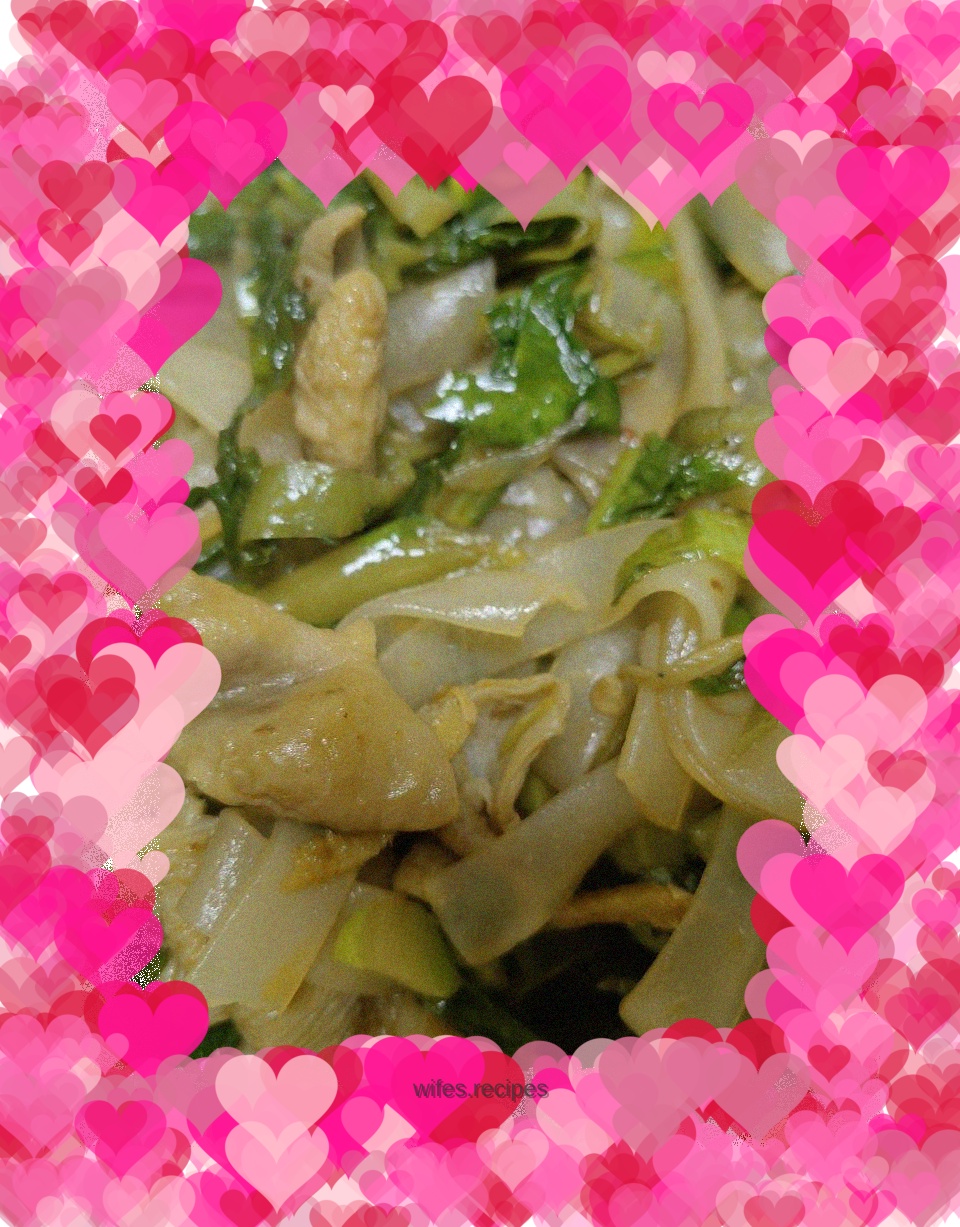 Fried rice noodles with green pepper and fat sausage