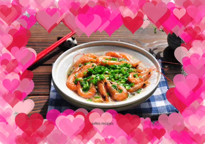 Steamed prawns with enoki mushrooms in scallion oil