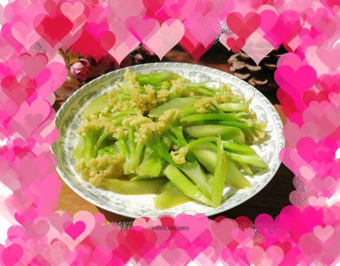 Stir-fried cauliflower with lettuce