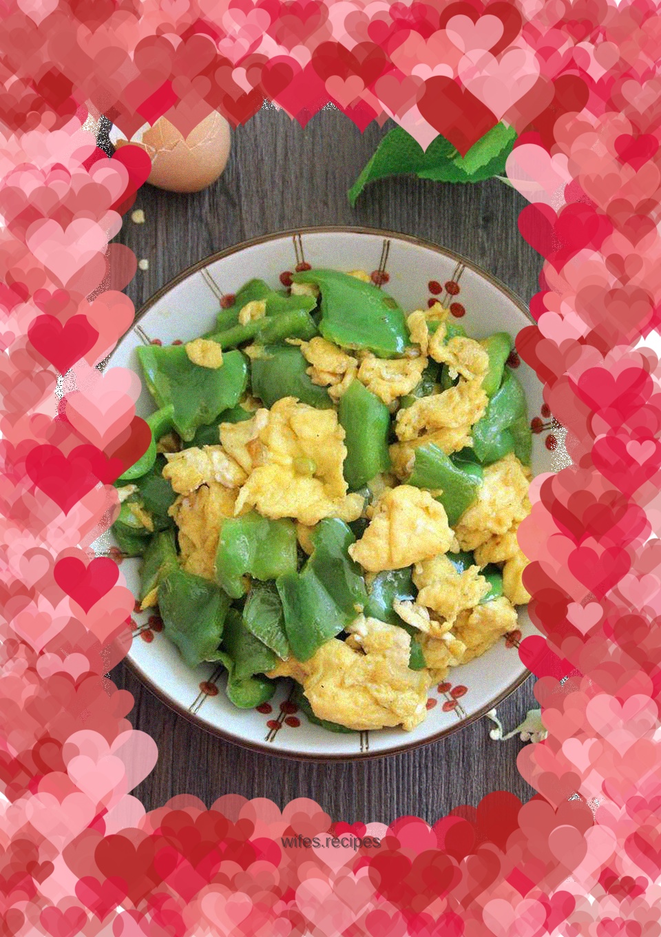 Fried eggs with green pepper