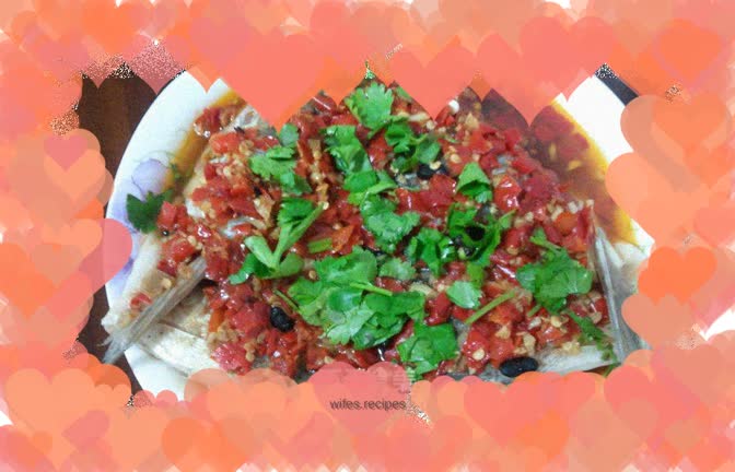 Fish head with chopped pepper