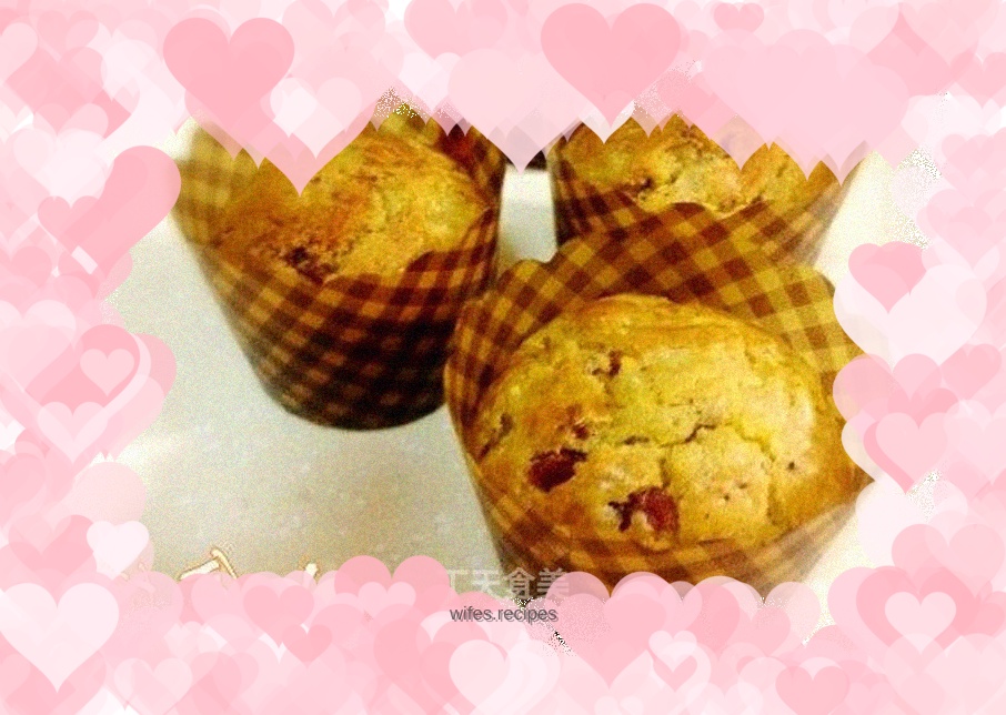 The meaty aroma is overflowing - red sausage and onion muffins