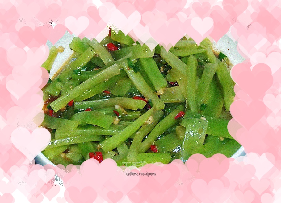 A refreshing summer salad--sesame oil and fresh lettuce strips