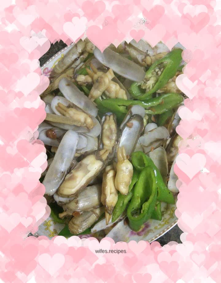 Stir-fried razor clams and green peppers