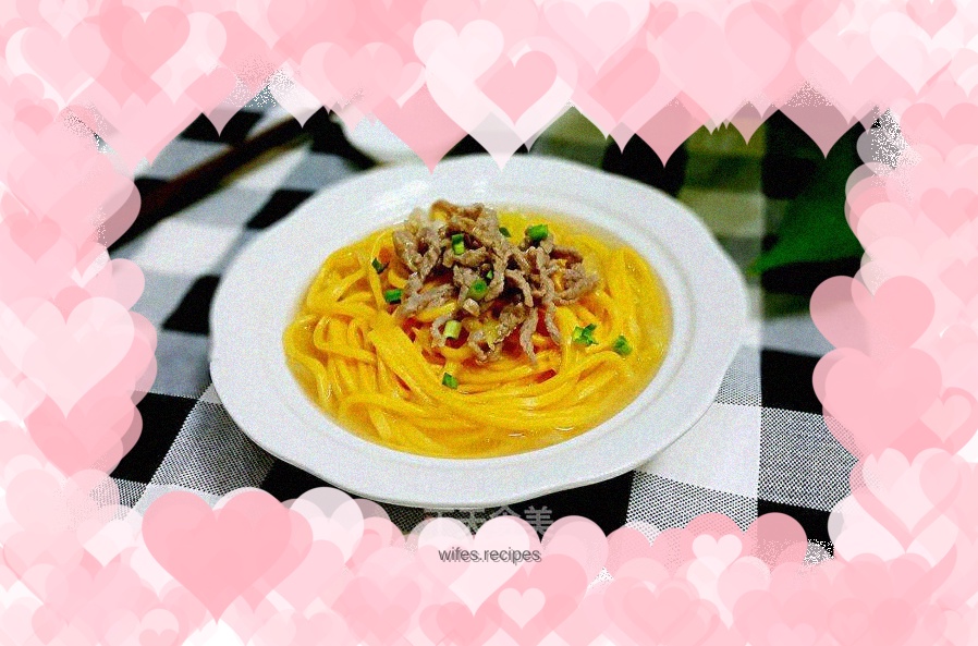 Sauerkraut and shredded pork noodles