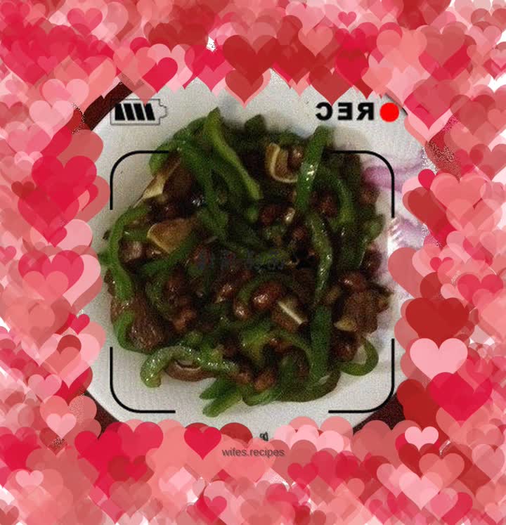 Stir-fried pig ears with peanuts, bell peppers