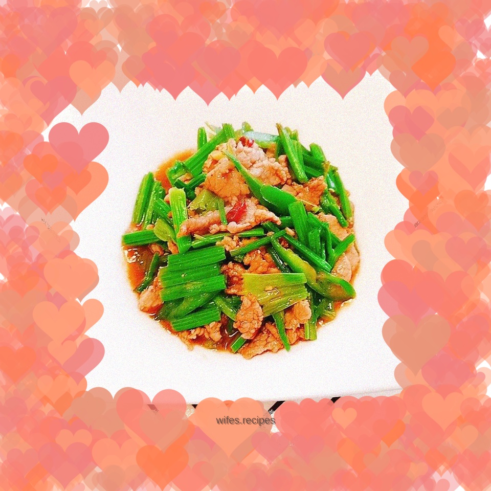 Stir-fried beef with celery stalks