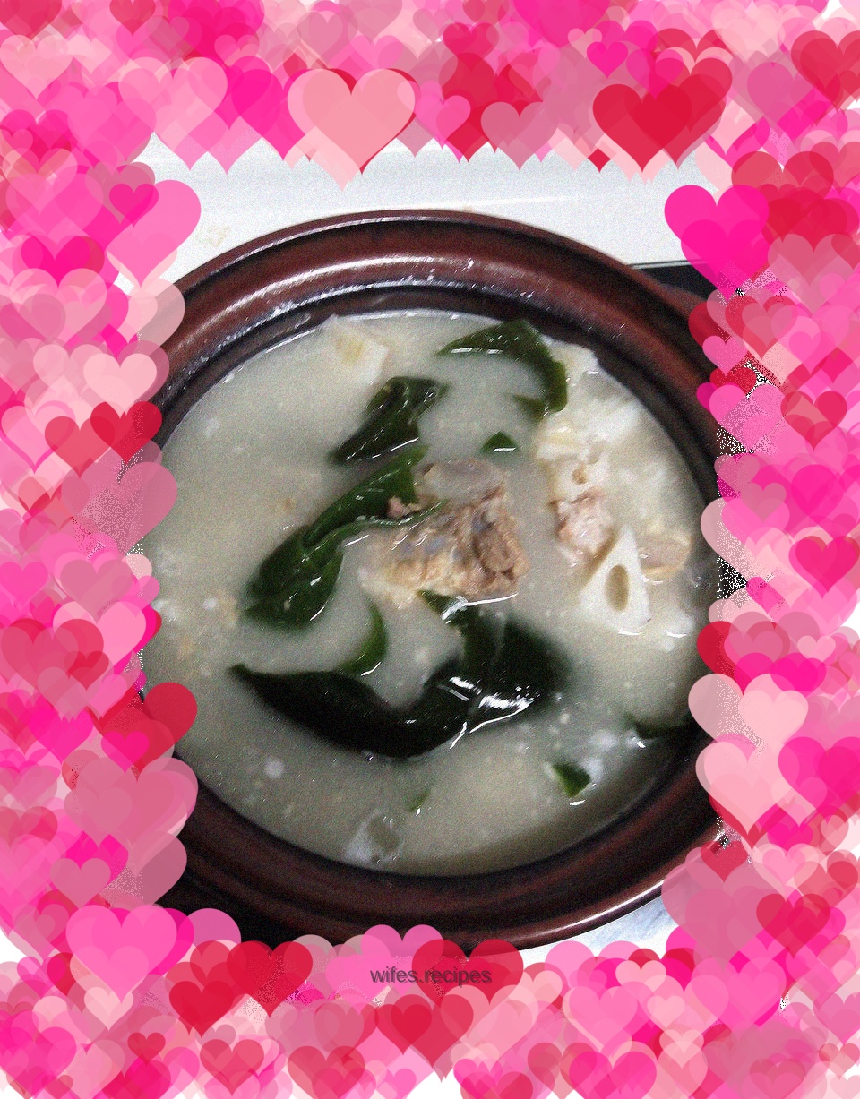 Pork Ribs and Seaweed Soup