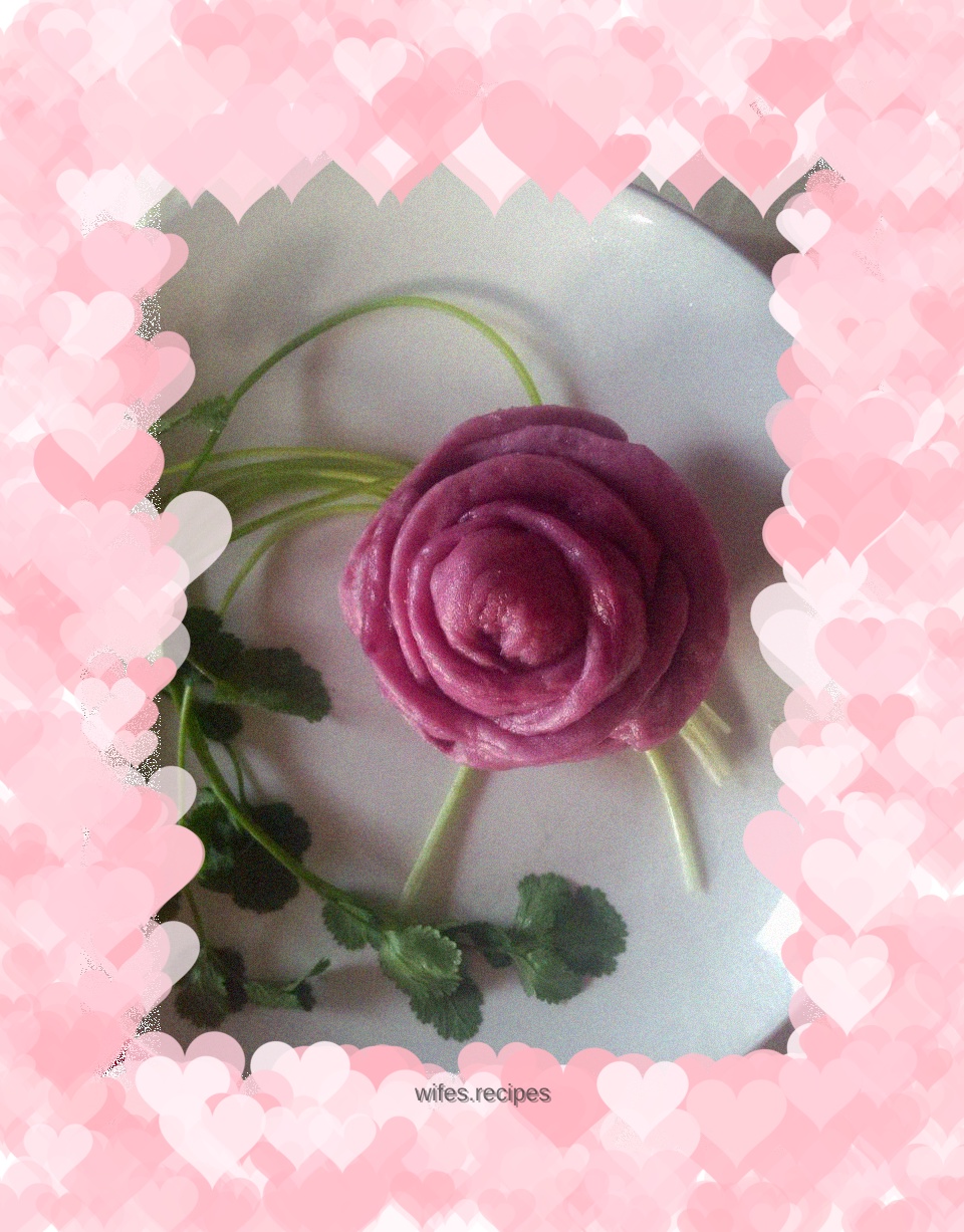 Potato-flavored rose buns