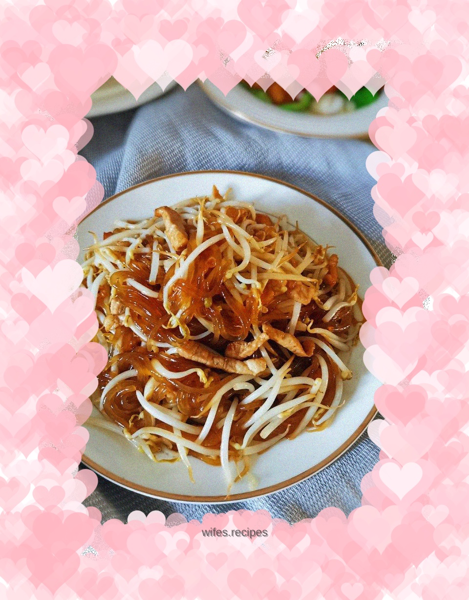 Fried mung bean sprouts noodles