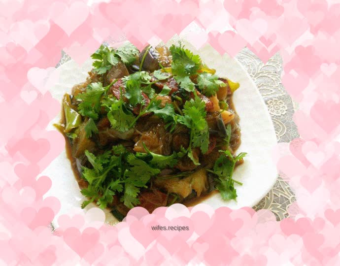 Steamed vermicelli with sausage and eggplant