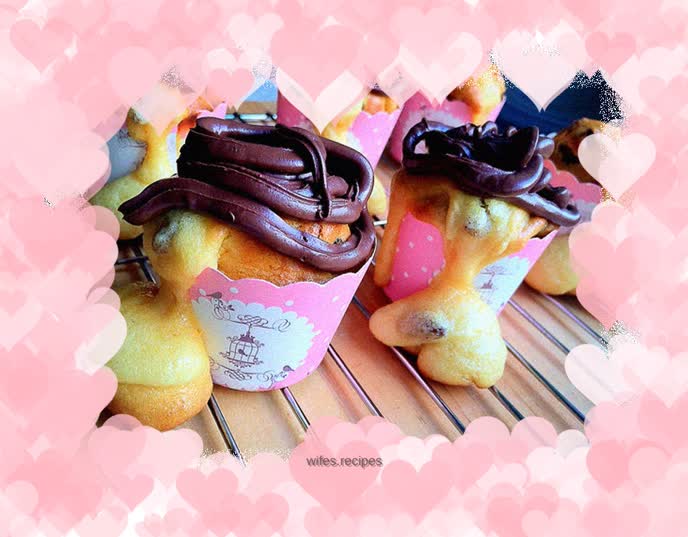 Overflowing happiness cup