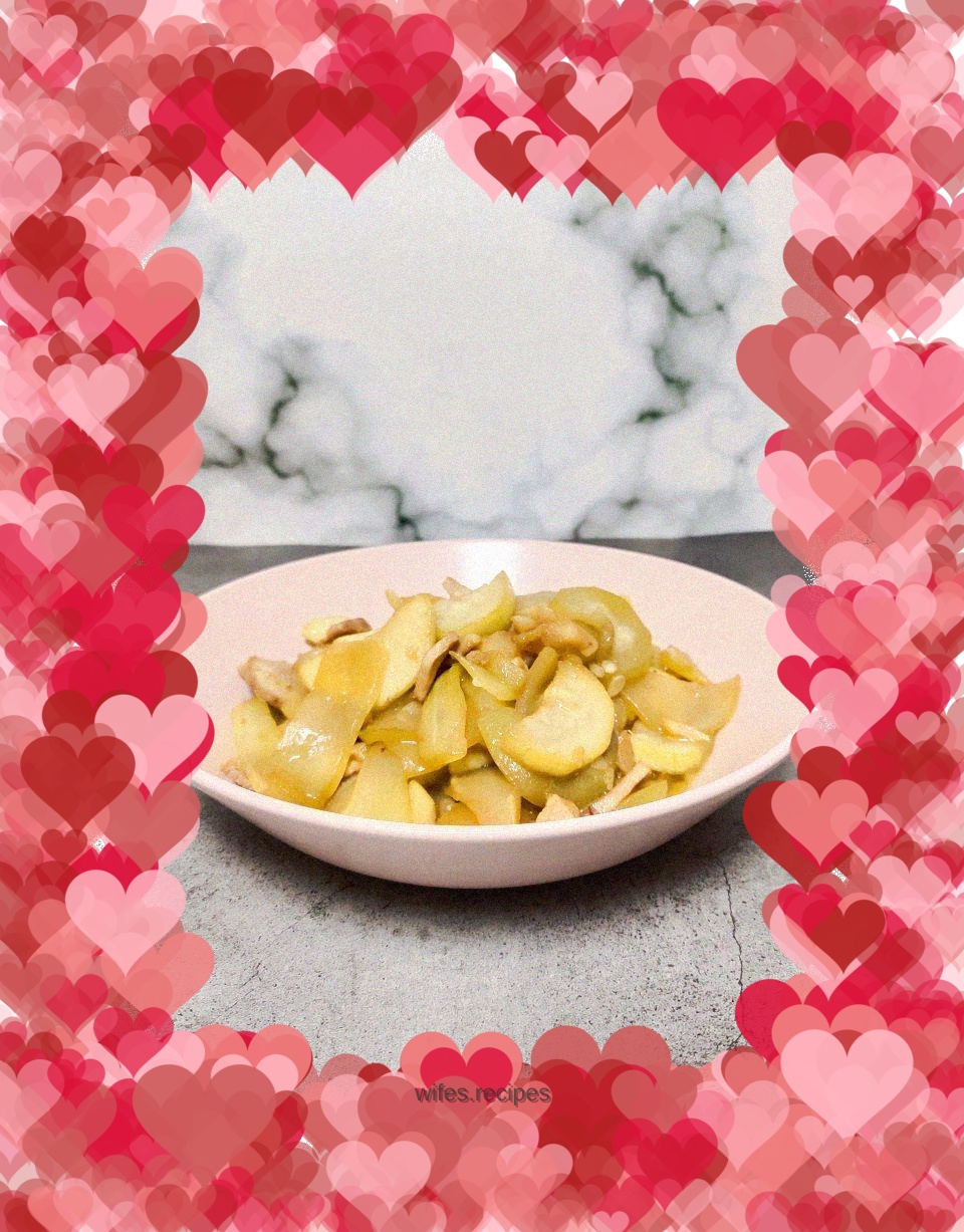 Sliced meat, lettuce, chayote