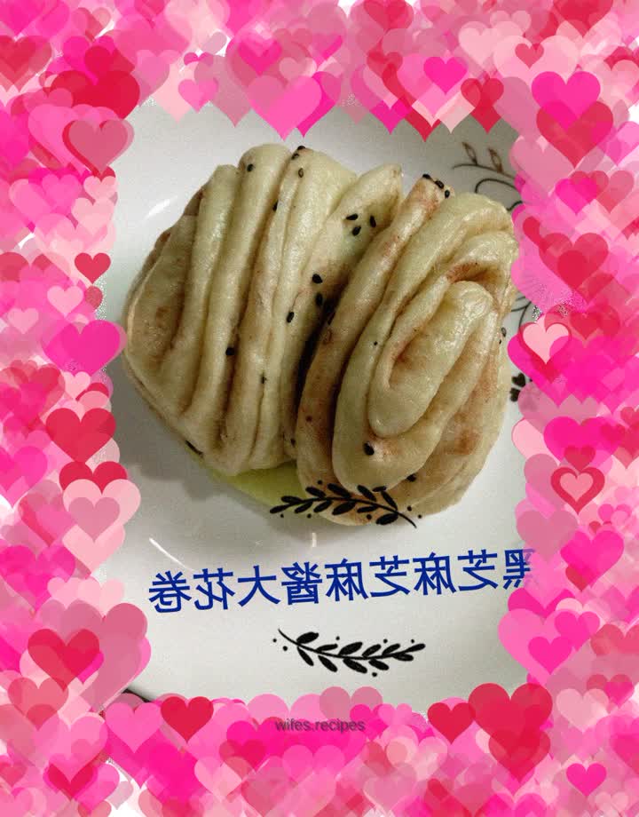 Large flower rolls with black sesame and sesame sauce