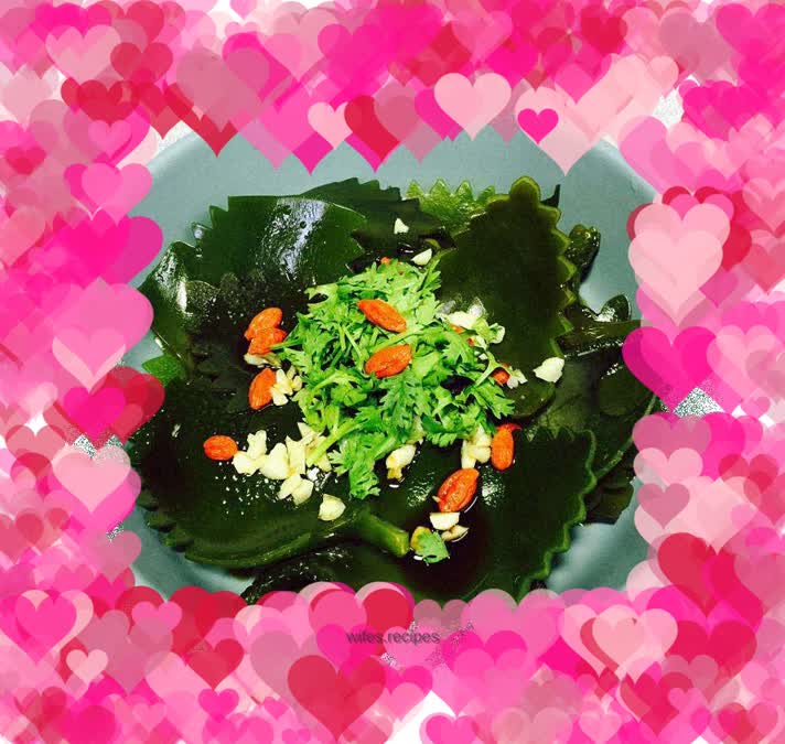 Garlic mixed with kelp head