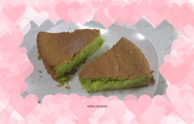 Spinach juice chiffon cake