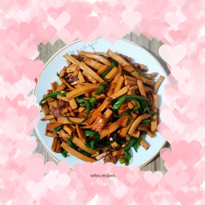 Stir-fried shredded pork with green pepper and dried beans