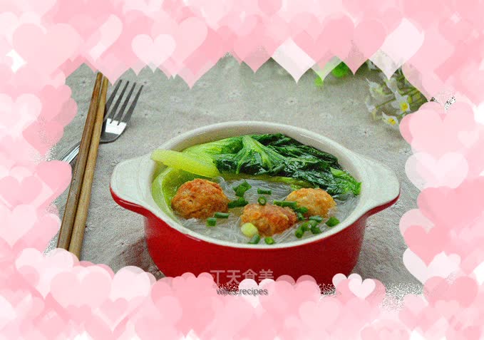 Green vegetable, vermicelli and meatball soup