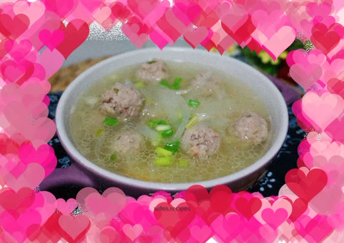 Shredded radish and braised meatball soup