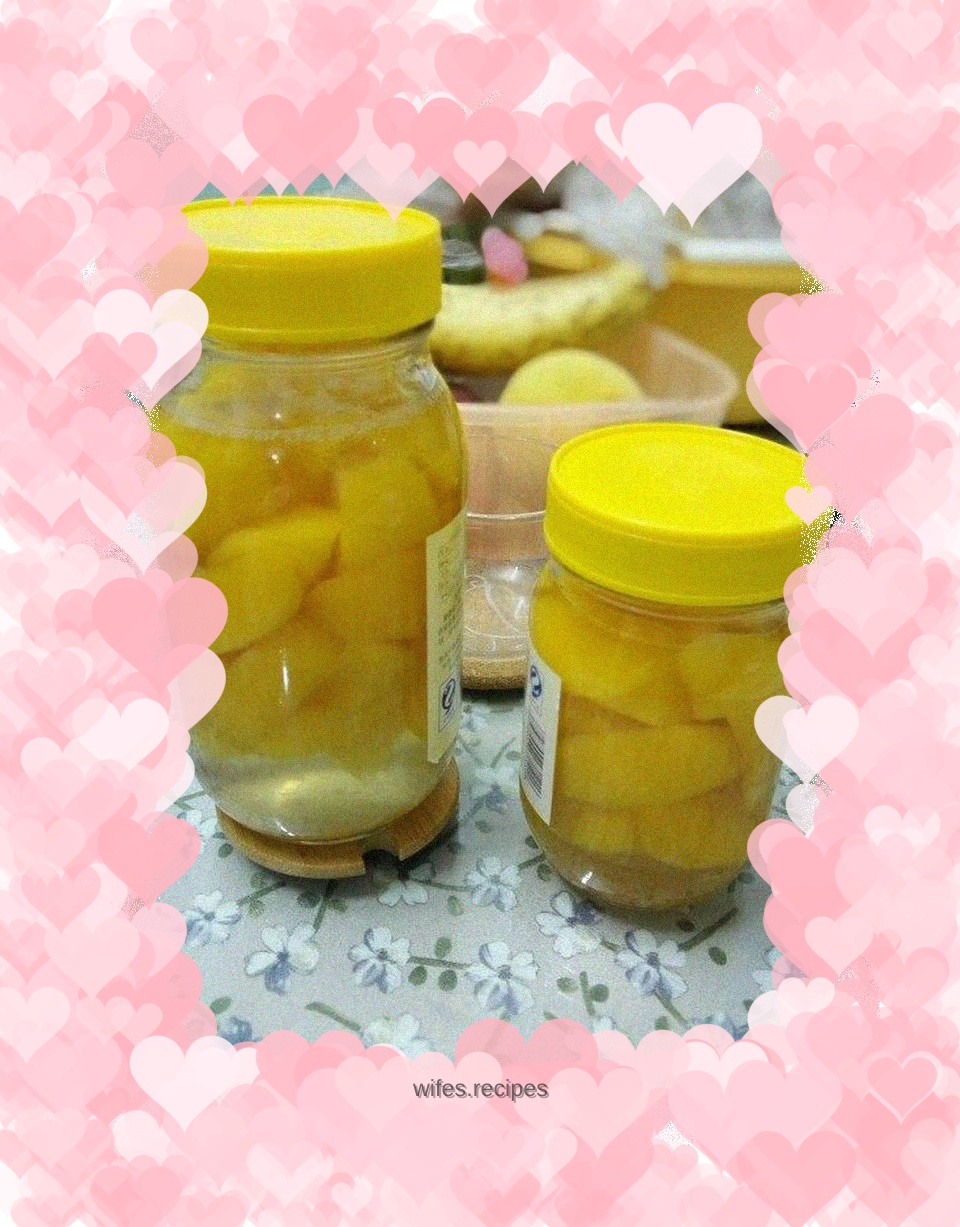 Canned yellow peach
