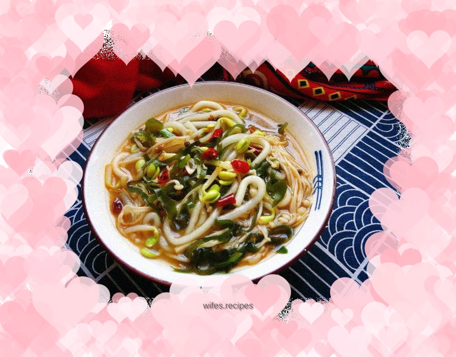 Kelp, bean sprouts and potato powder