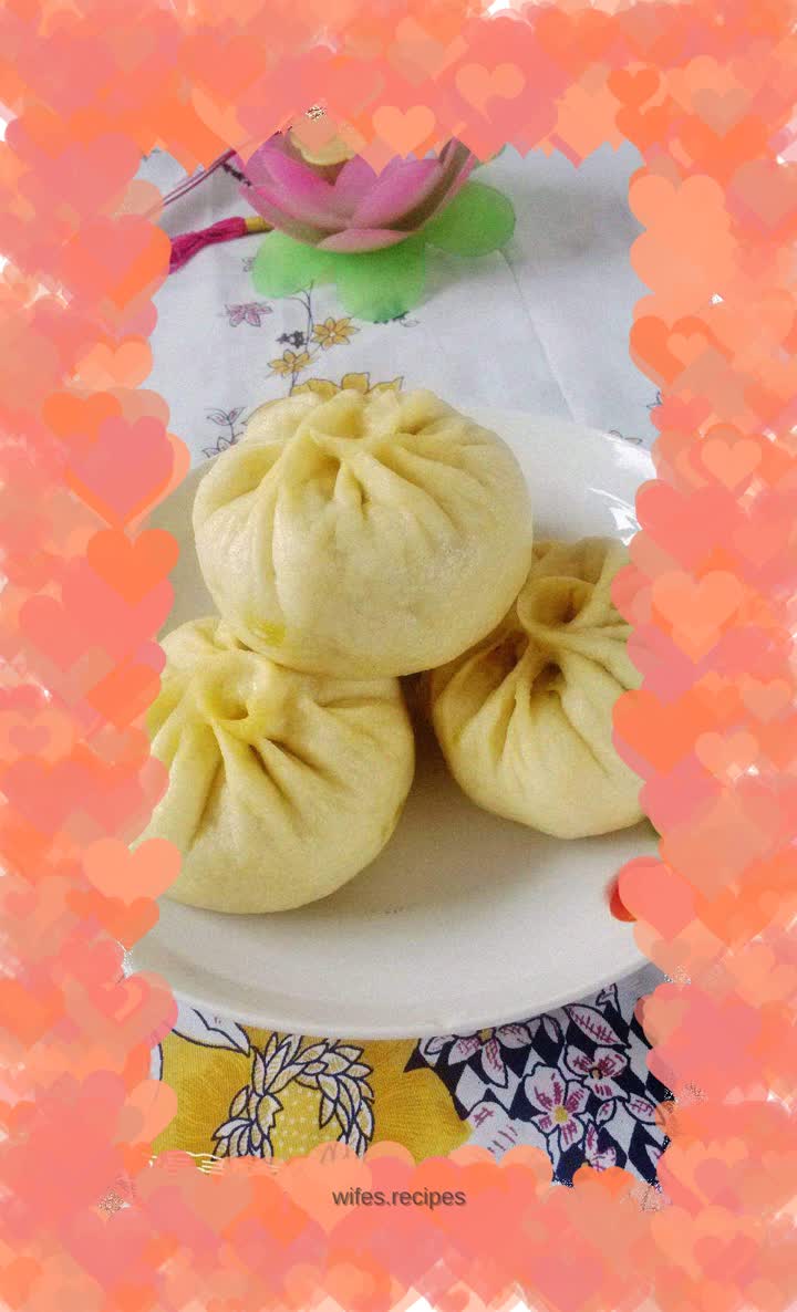 Wild amaranth and meat buns