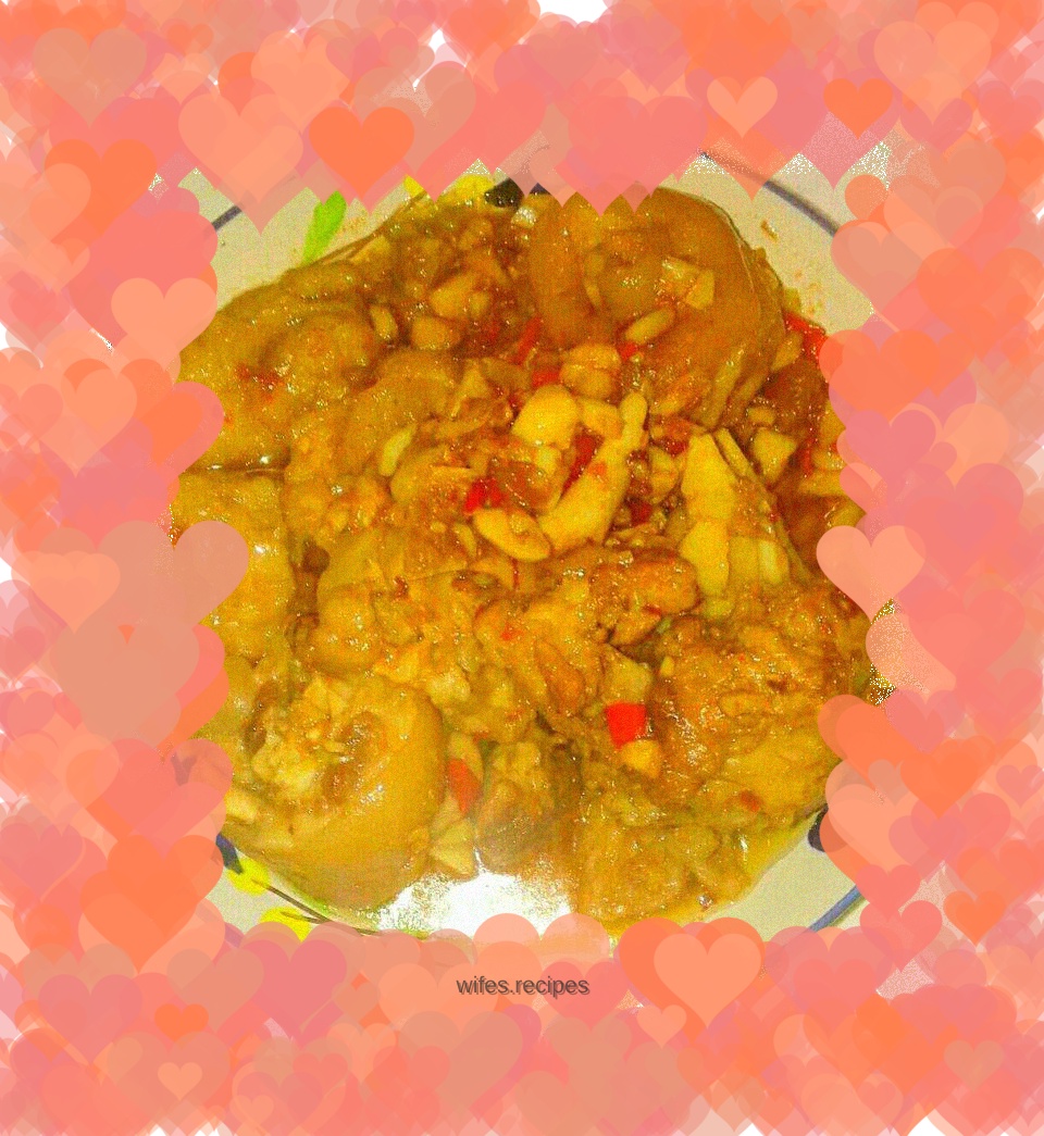 Pork trotters with minced pepper and garlic