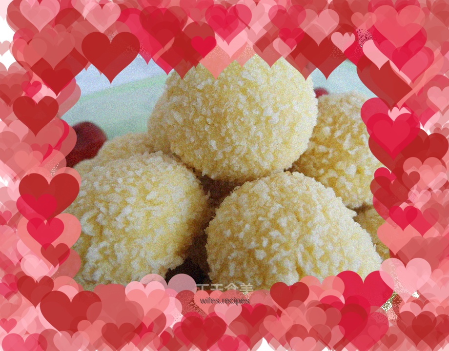 Simple and delicious snack - golden coconut balls