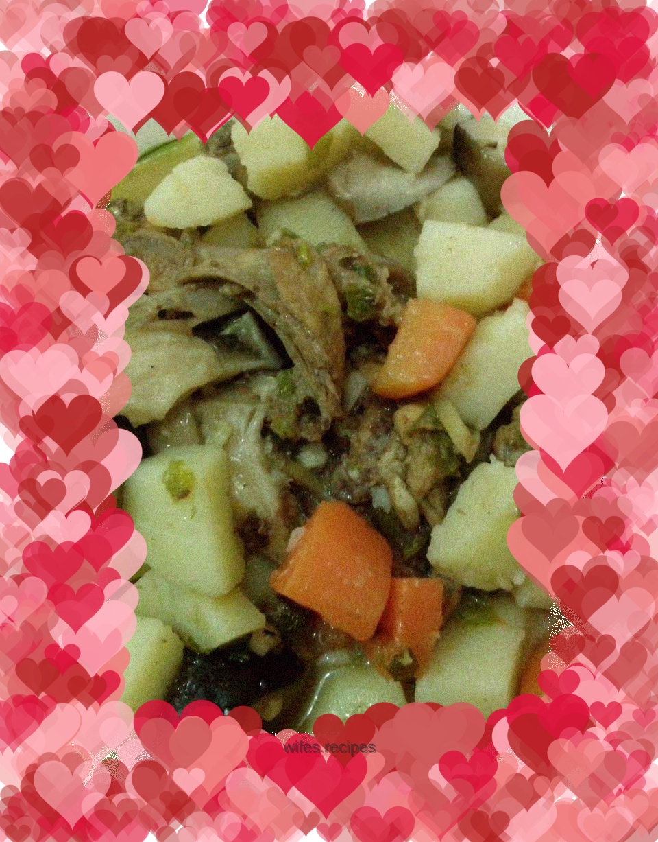 Braised chicken rack with potatoes and mushrooms