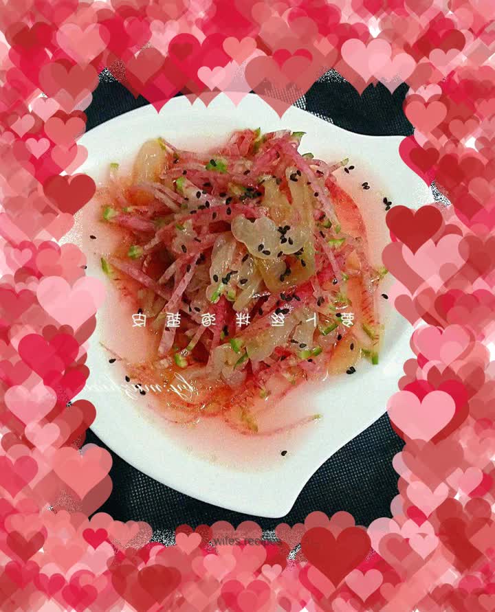 Shredded radish mixed with jellyfish skin