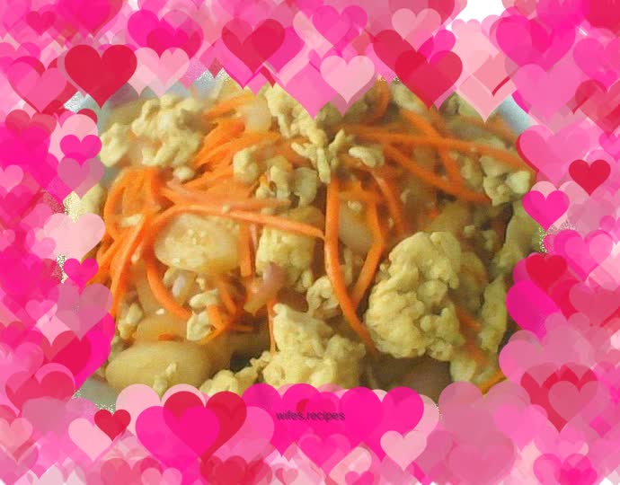 Scrambled eggs with onions and radish