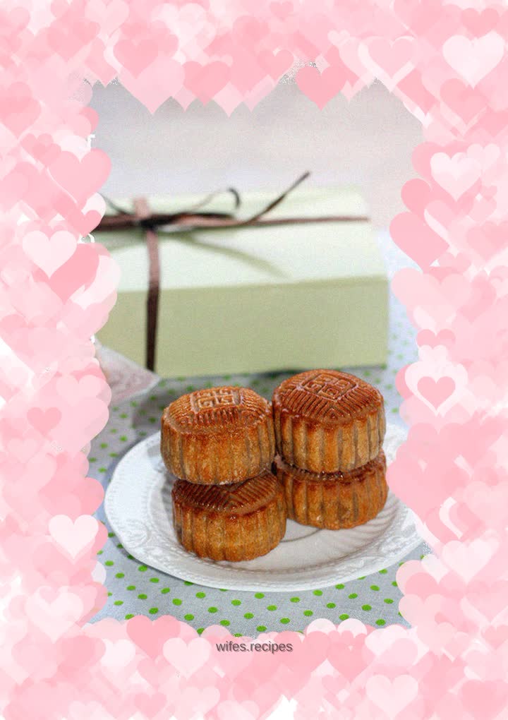 My favorite - bean paste and egg yolk mooncakes