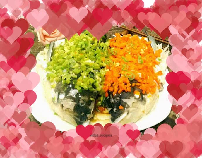 Two-color fish head with chopped pepper