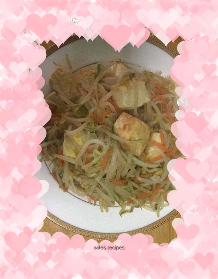 Fried tofu with bean sprouts