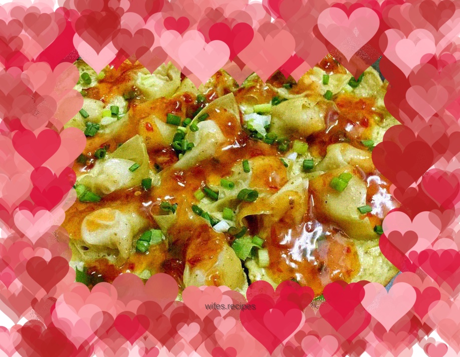 Different fried wontons with egg skin