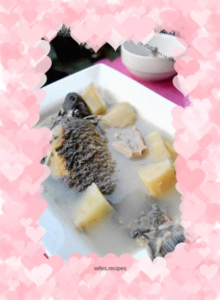 Pueraria crucian carp soup