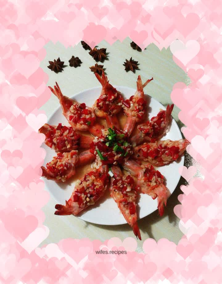 Open-back shrimp with chopped pepper and garlic paste