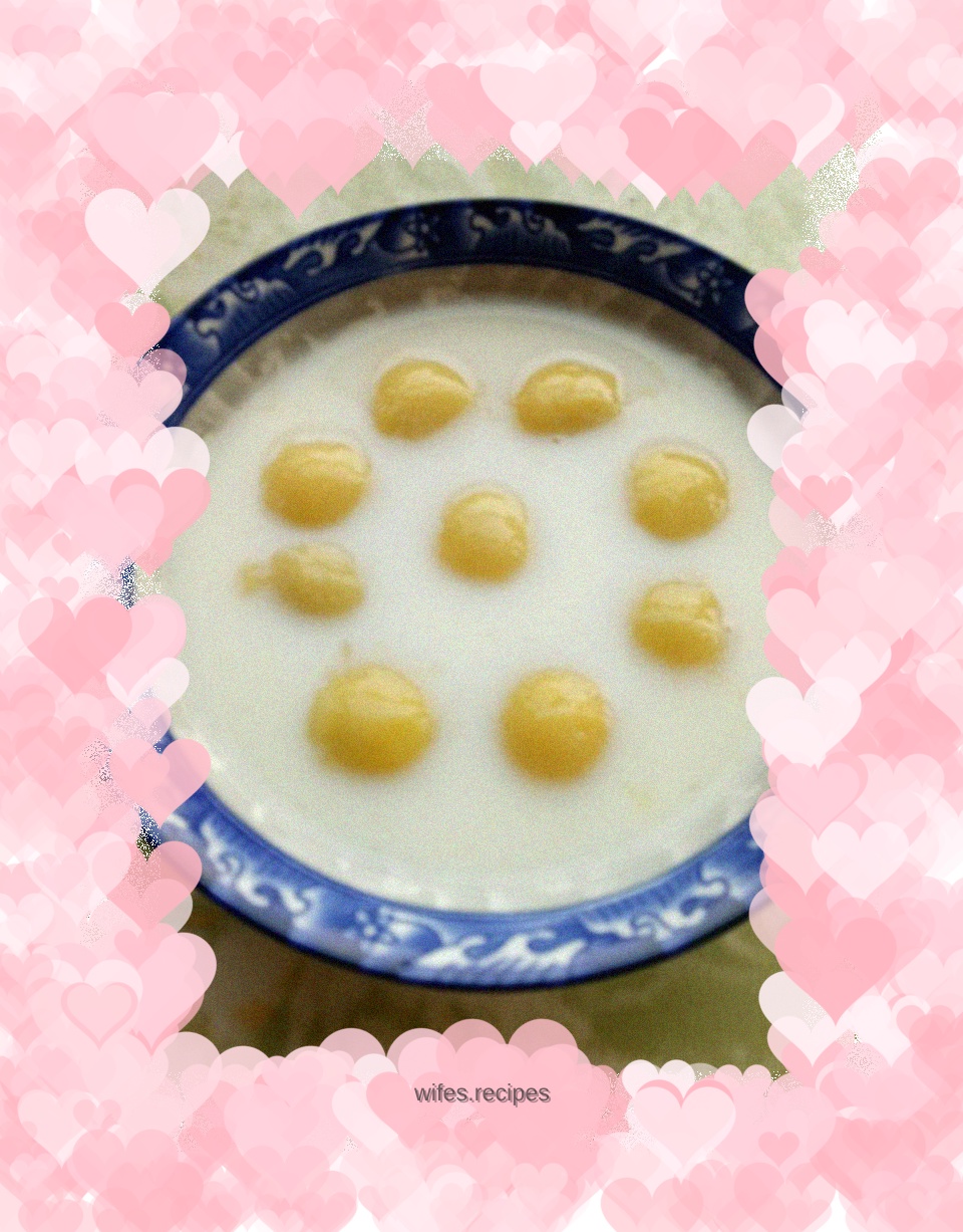 Milk flavored boiled glutinous rice balls