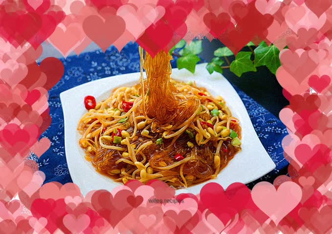 Fried vermicelli with soybean sprouts