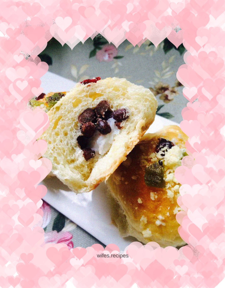 Nut-filled pastry buns