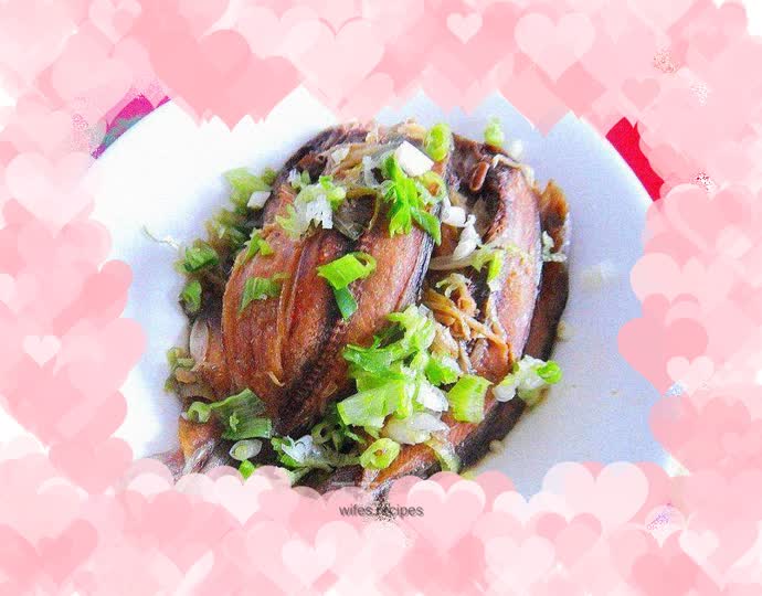 Steamed salted fish with shredded onion and ginger