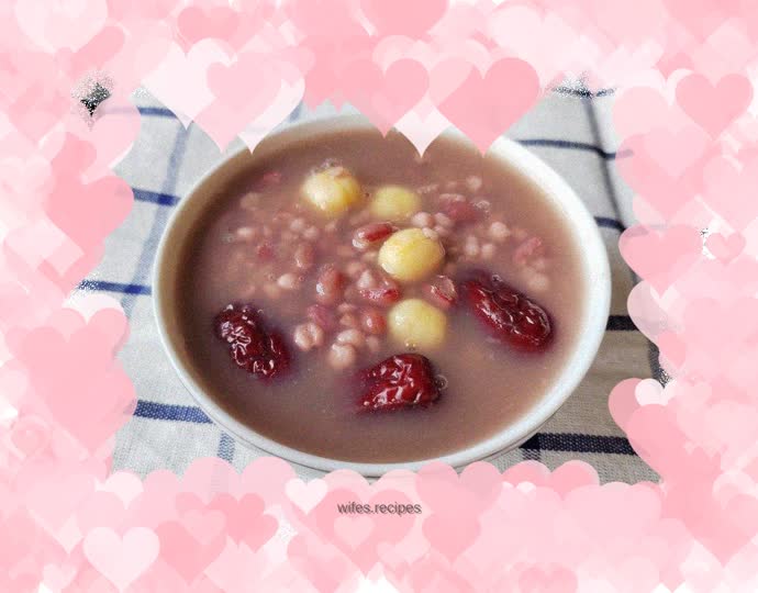 Lotus seed, barley and red bean soup