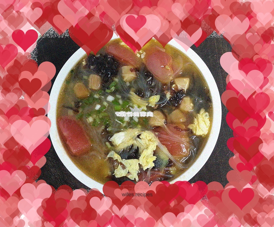 Delicious and nutritious tomato, scallop, seaweed and egg soup