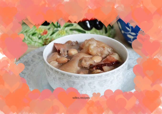 Braised pork trotters with preserved peanuts