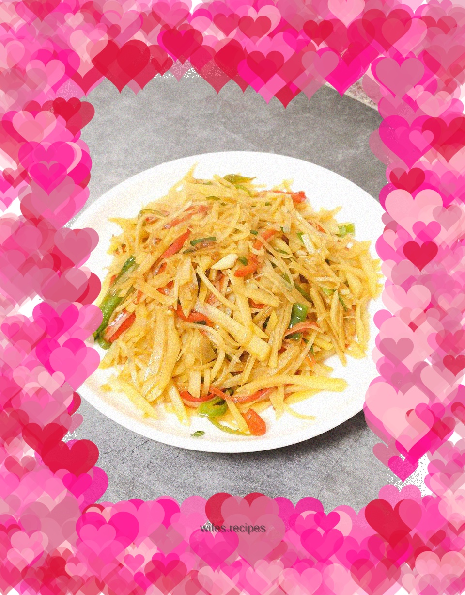 Green and red pepper potato shreds