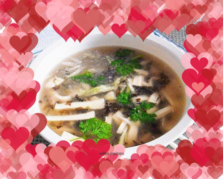 Seaweed and tofu soup