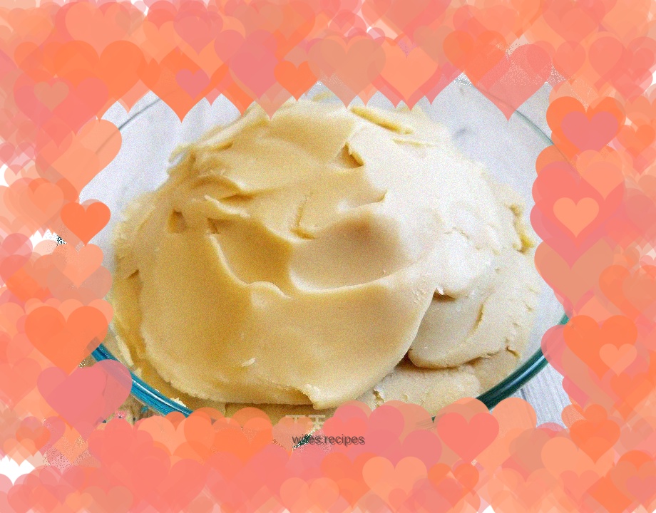 Core-removed dried lotus seeds