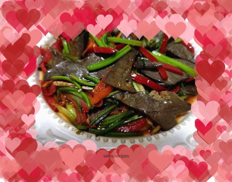 Stir-fried lamb liver with red pepper and coriander