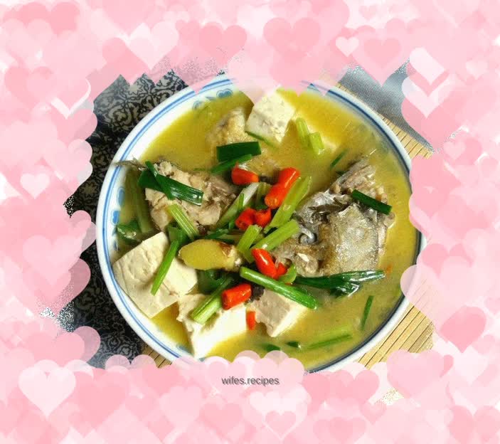 Crucian carp boiled tofu